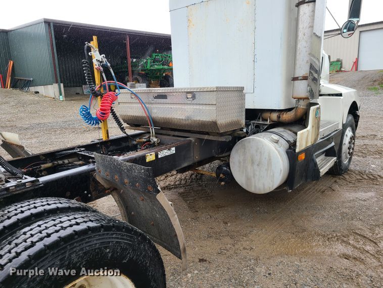 image for item GY9713 1989 Kenworth T600  semi truck