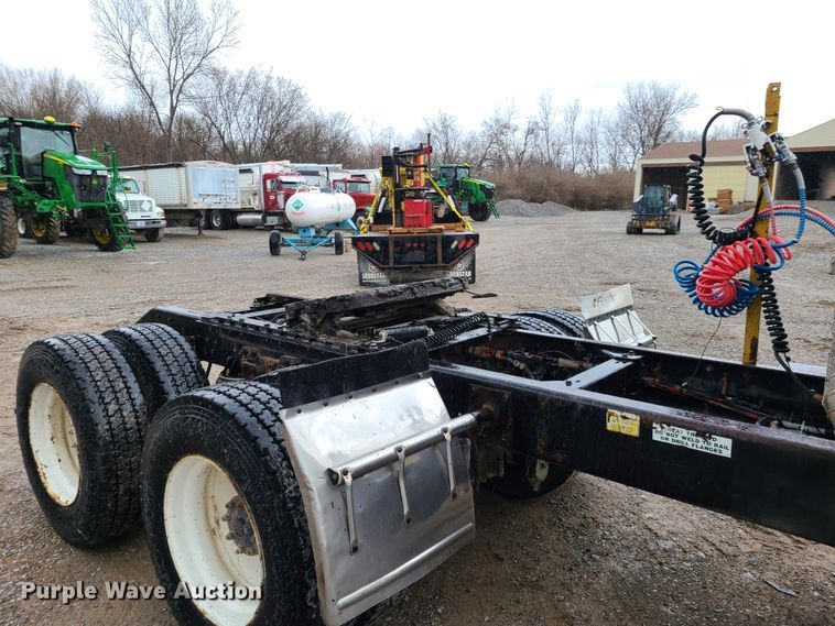 image for item GY9713 1989 Kenworth T600  semi truck