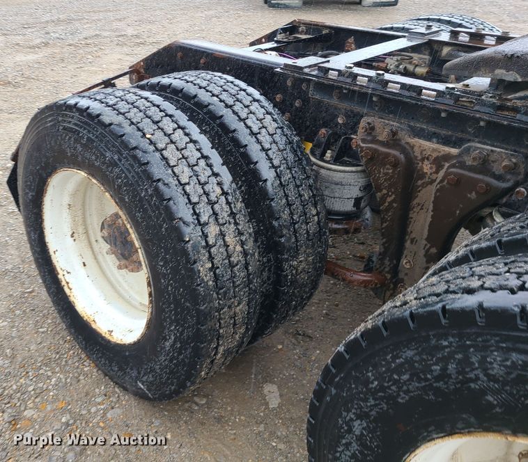 image for item GY9713 1989 Kenworth T600  semi truck