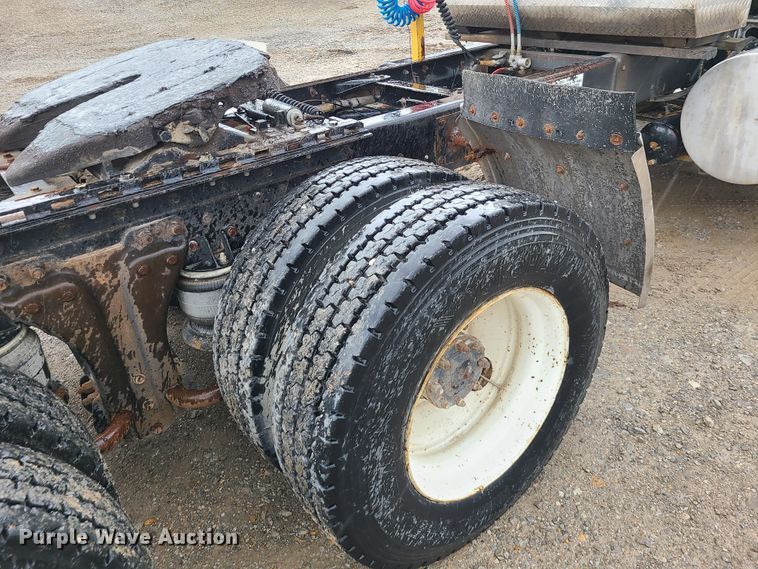 image for item GY9713 1989 Kenworth T600  semi truck