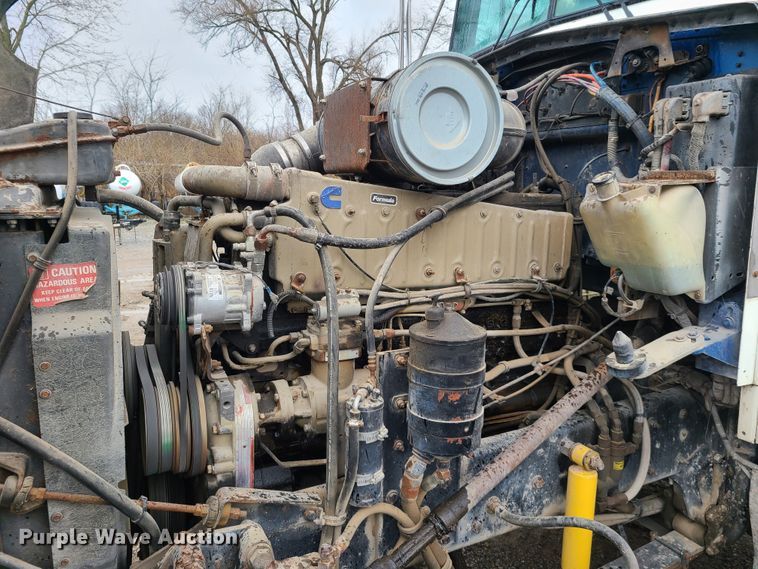 image for item GY9713 1989 Kenworth T600  semi truck