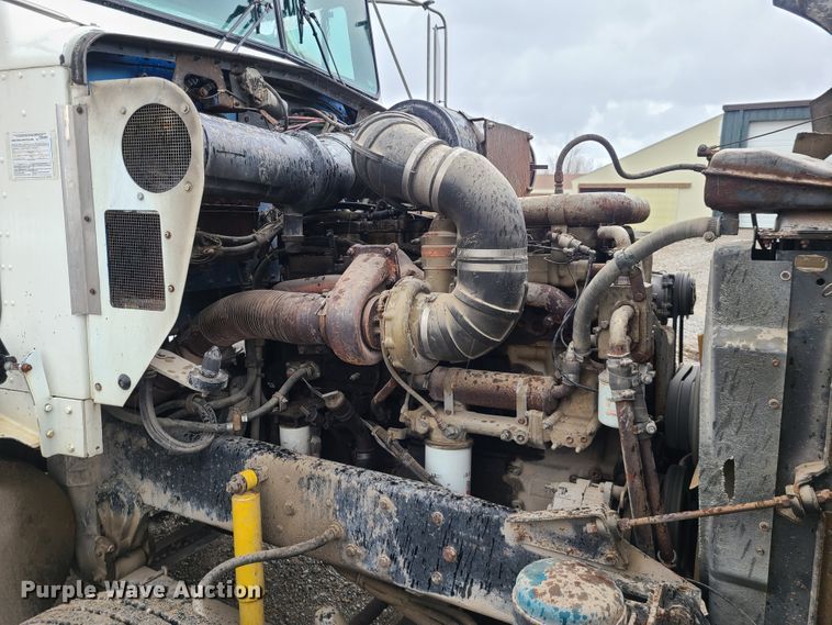 image for item GY9713 1989 Kenworth T600  semi truck