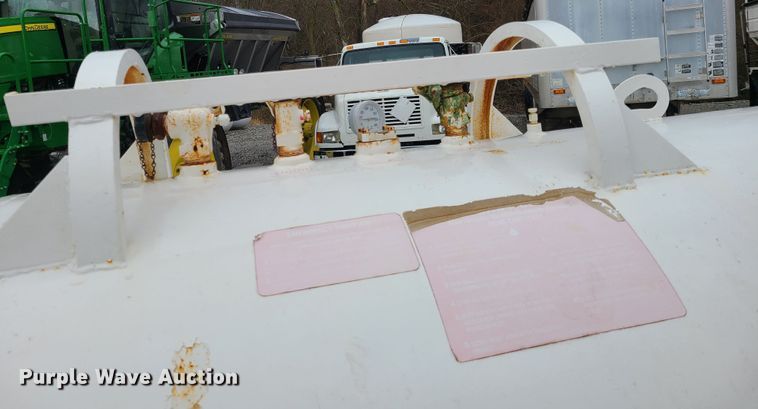 image for item GY9714 NH3 tank