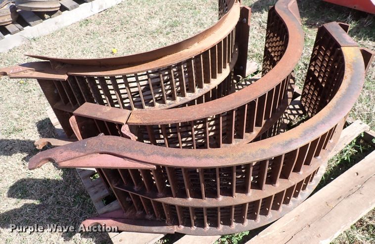 image for item HC9982 (3) large wire concaves