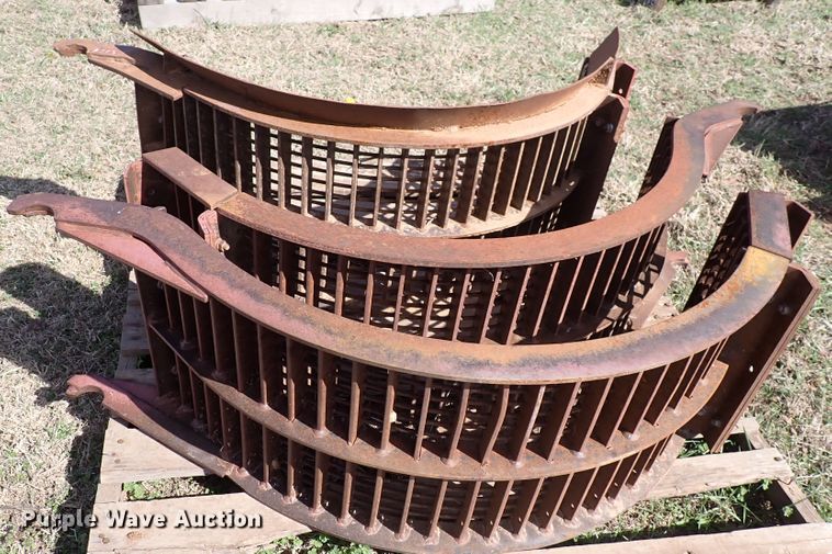 image for item HC9982 (3) large wire concaves