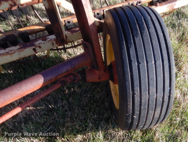 image for item HG9638 (2) New Holland hay rakes