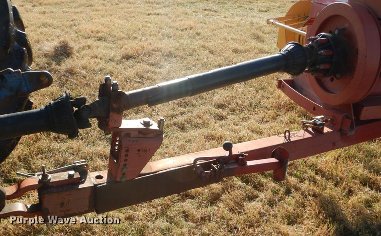 image for item HG9640 1997 New Holland 570  small square baler