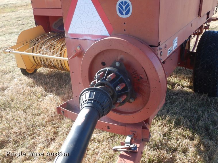 image for item HG9640 1997 New Holland 570  small square baler