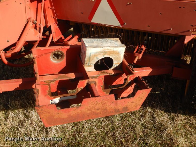 image for item HG9640 1997 New Holland 570  small square baler