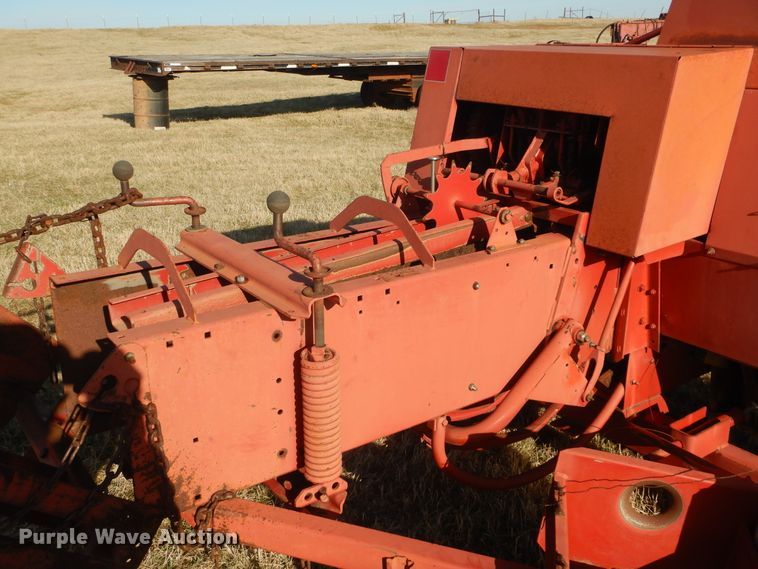 image for item HG9640 1997 New Holland 570  small square baler