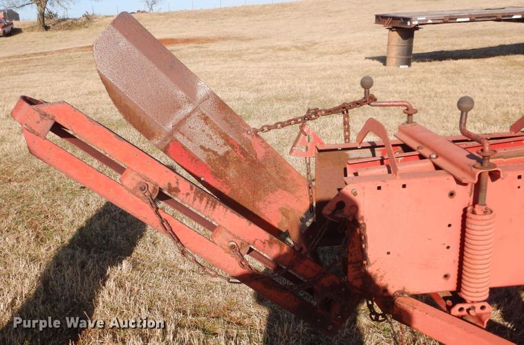 image for item HG9640 1997 New Holland 570  small square baler