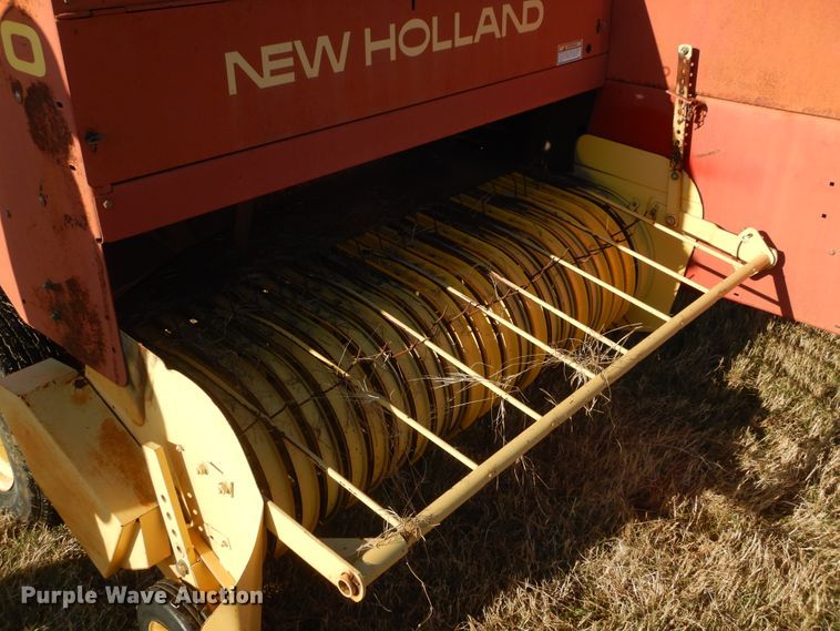 image for item HG9640 1997 New Holland 570  small square baler