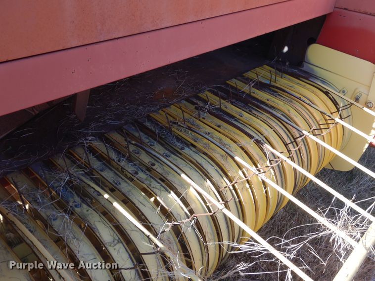 image for item HG9640 1997 New Holland 570  small square baler