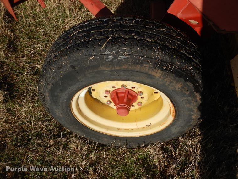 image for item HG9640 1997 New Holland 570  small square baler