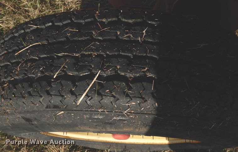 image for item HG9640 1997 New Holland 570  small square baler