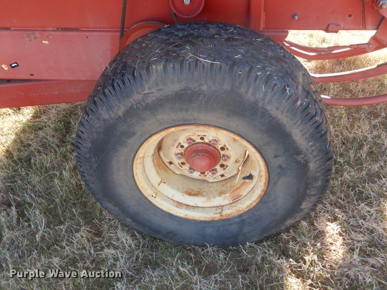 image for item HG9640 1997 New Holland 570  small square baler