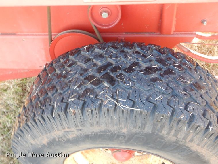 image for item HG9640 1997 New Holland 570  small square baler