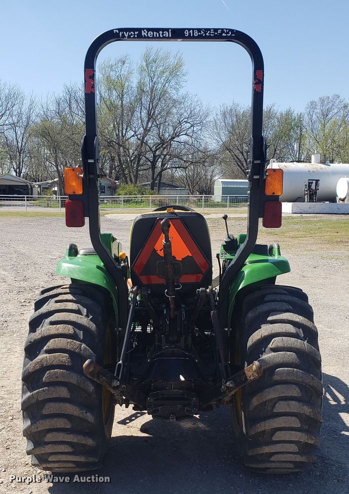 image for item HO9352 2015 John Deere 3032E  MFWD tractor