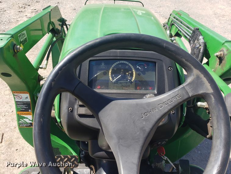image for item HO9352 2015 John Deere 3032E  MFWD tractor