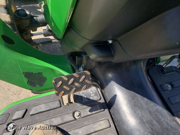 image for item HO9352 2015 John Deere 3032E  MFWD tractor