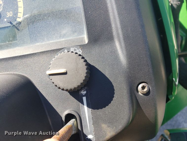 image for item HO9352 2015 John Deere 3032E  MFWD tractor