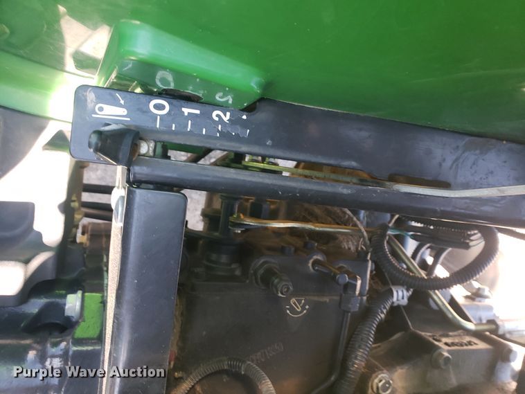 image for item HO9352 2015 John Deere 3032E  MFWD tractor