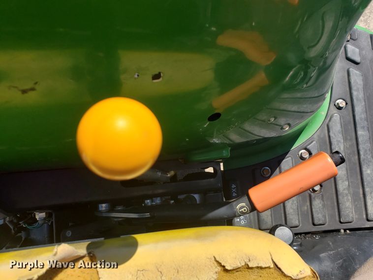 image for item HO9352 2015 John Deere 3032E  MFWD tractor