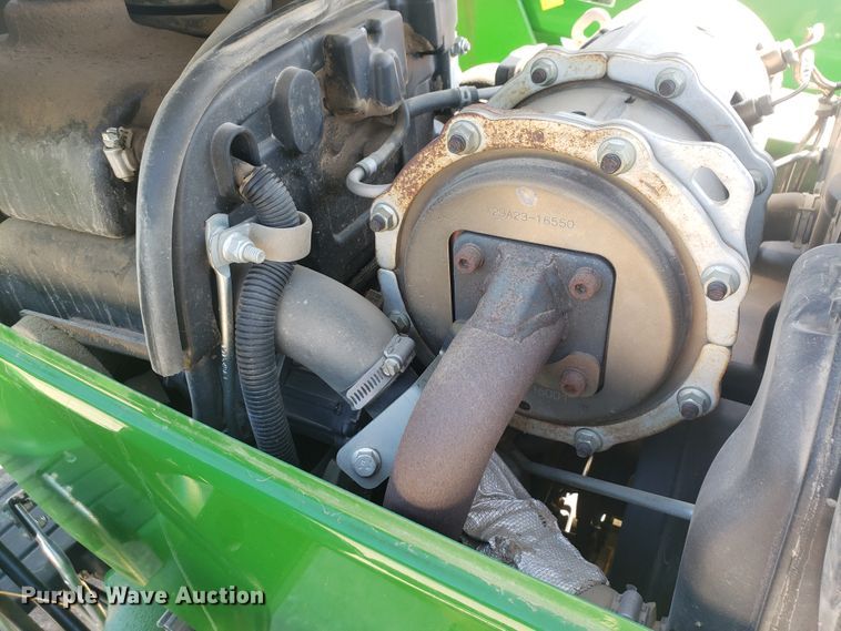 image for item HO9352 2015 John Deere 3032E  MFWD tractor