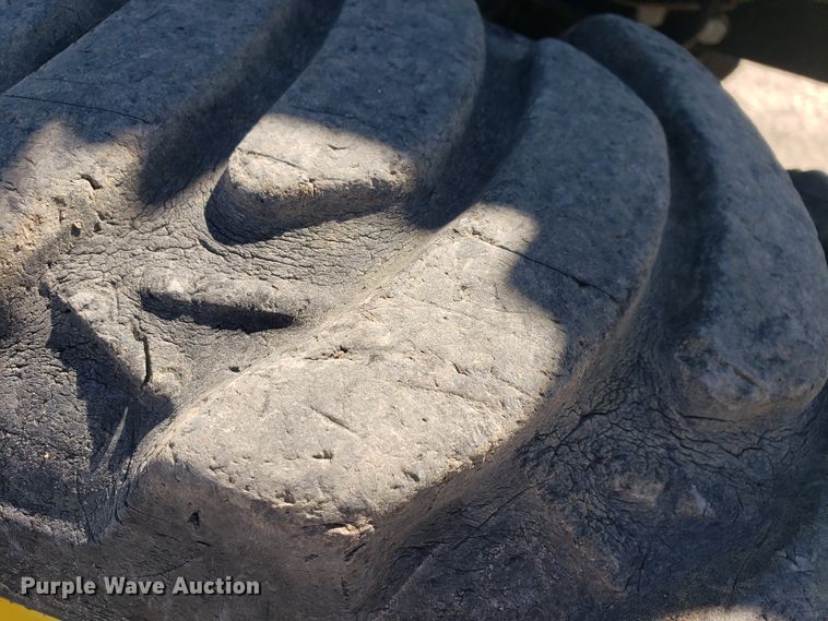 image for item HO9352 2015 John Deere 3032E  MFWD tractor