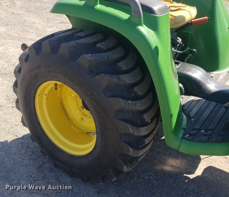 image for item HO9352 2015 John Deere 3032E  MFWD tractor
