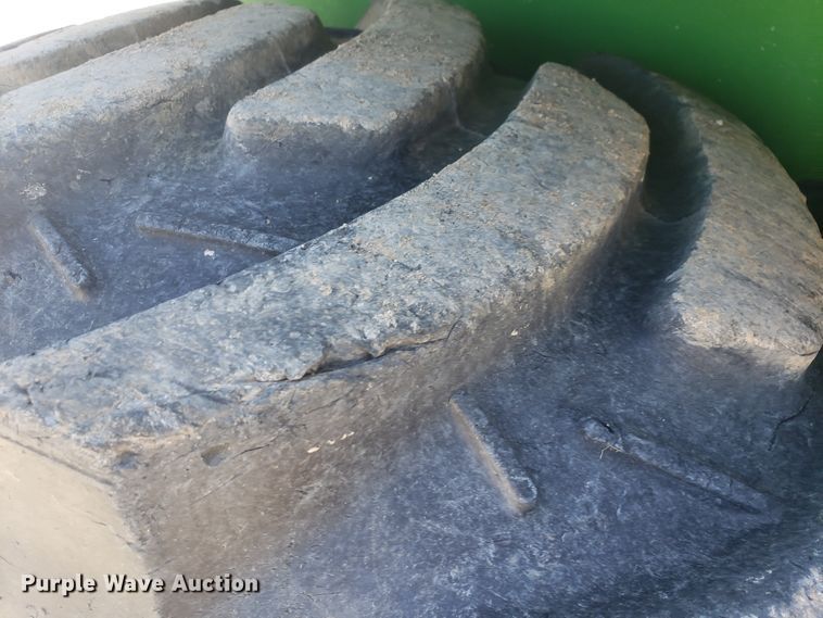 image for item HO9352 2015 John Deere 3032E  MFWD tractor