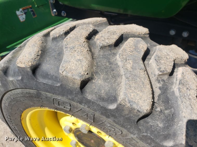 image for item HO9352 2015 John Deere 3032E  MFWD tractor