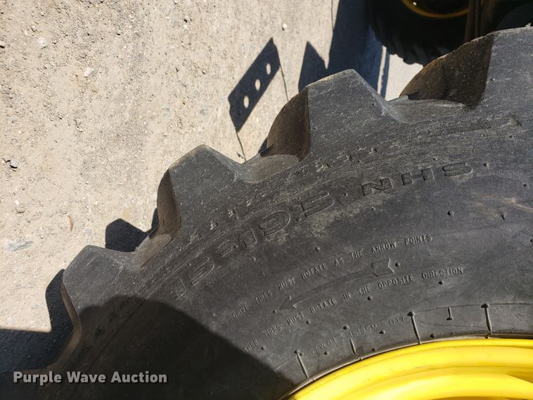 image for item HO9352 2015 John Deere 3032E  MFWD tractor