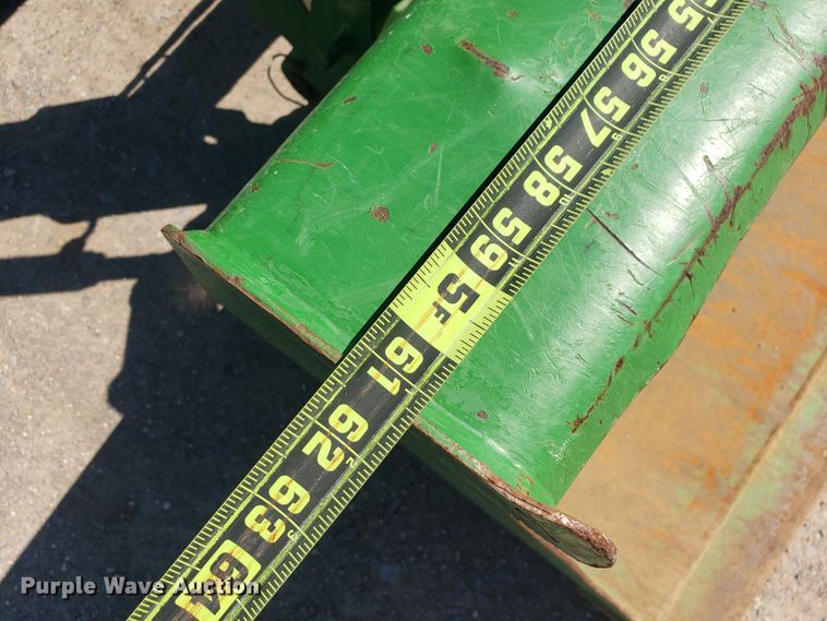 image for item HO9352 2015 John Deere 3032E  MFWD tractor