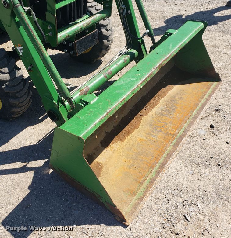 image for item HO9352 2015 John Deere 3032E  MFWD tractor
