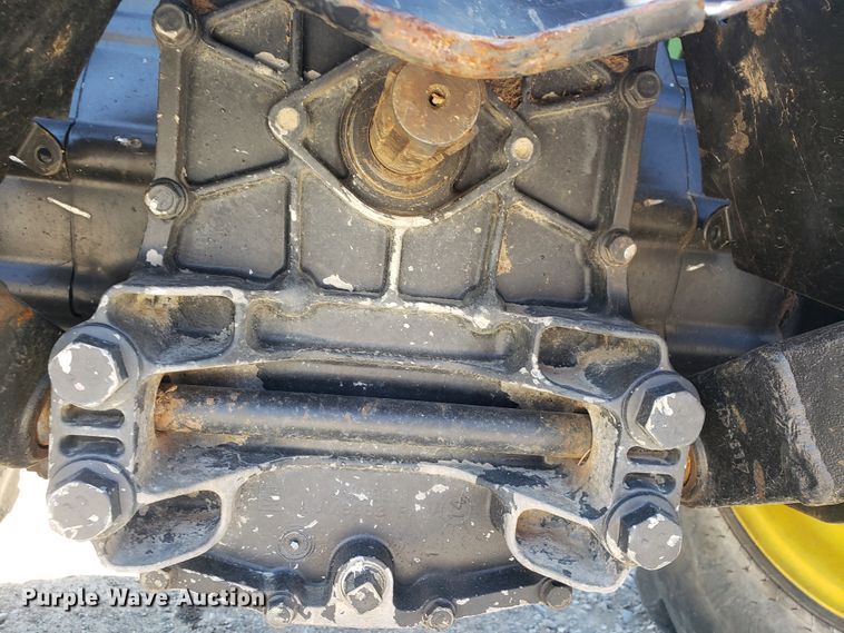 image for item HO9352 2015 John Deere 3032E  MFWD tractor