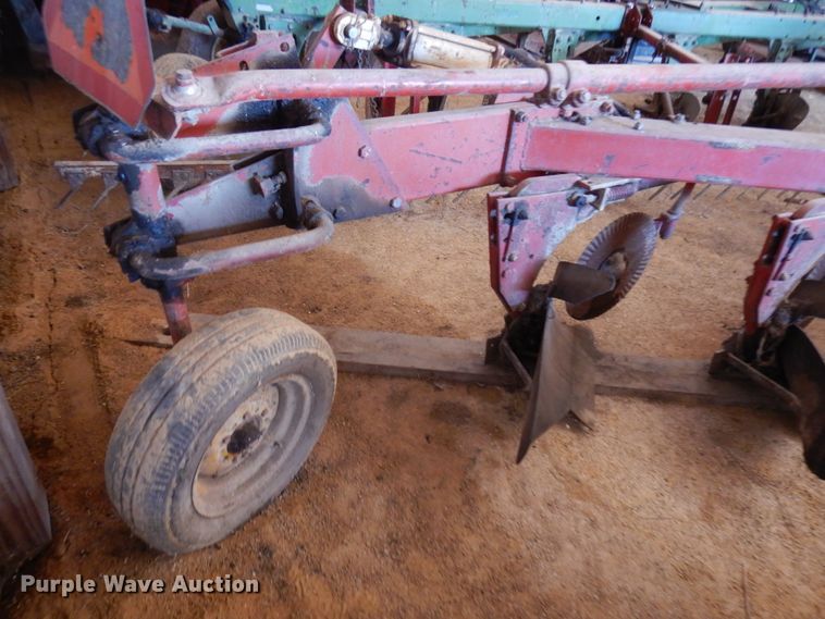 image for item HR9010 White 508  four bottom plow