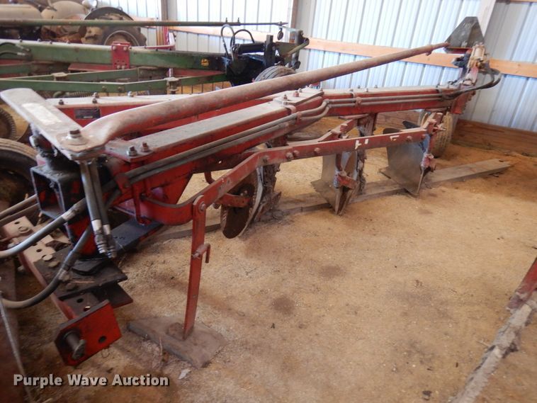 image for item HR9010 White 508  four bottom plow