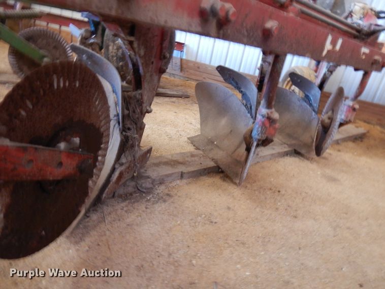 image for item HR9010 White 508  four bottom plow