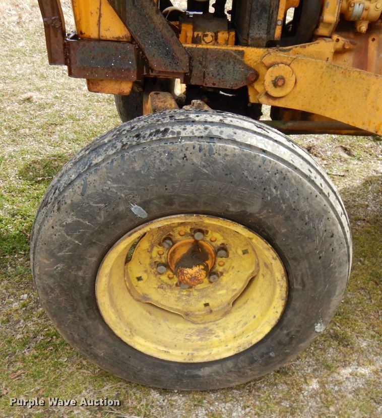 image for item HR9024 John Deere 300  tractor