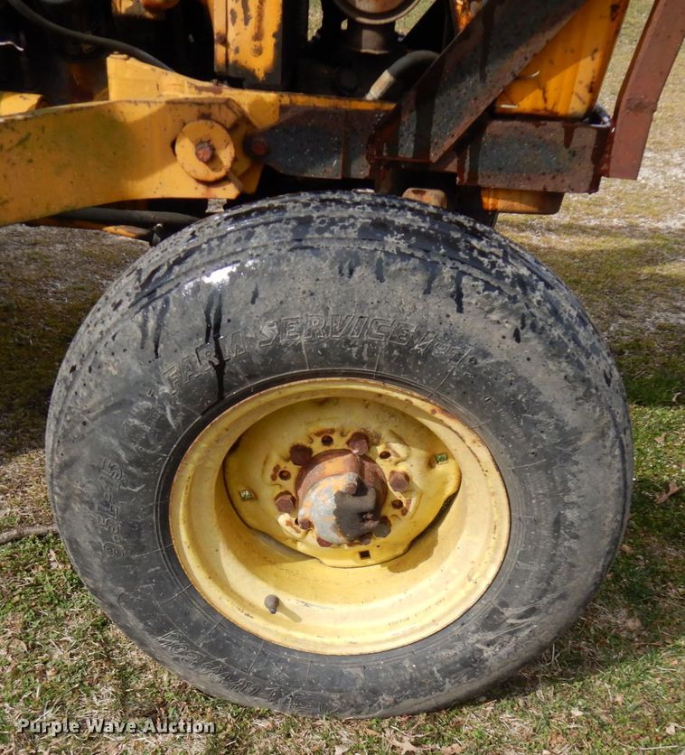 image for item HR9024 John Deere 300  tractor