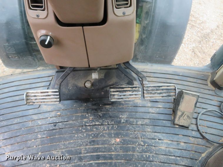 image for item HV9698 1995 John Deere 8100  MFWD tractor