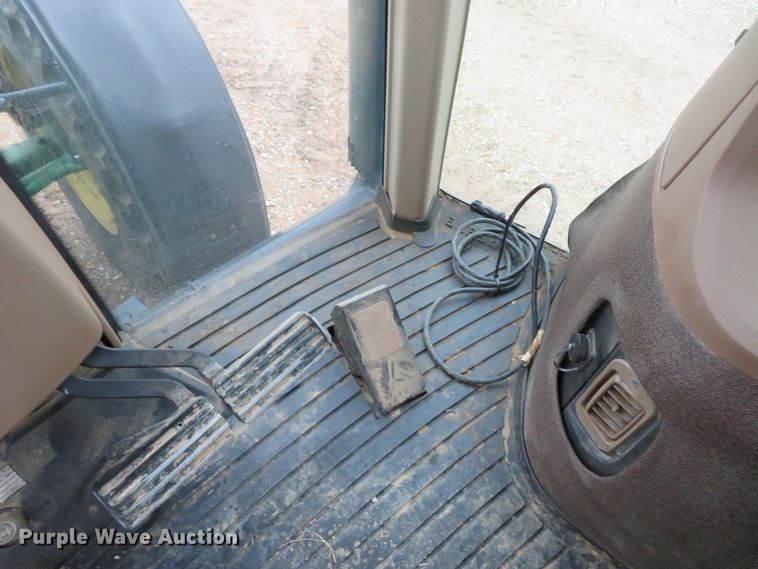 image for item HV9698 1995 John Deere 8100  MFWD tractor