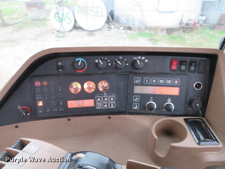 image for item HV9698 1995 John Deere 8100  MFWD tractor