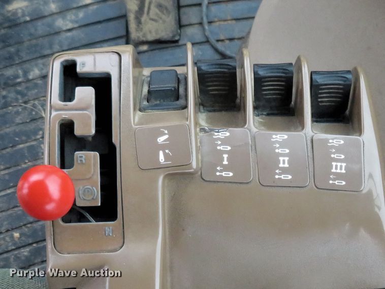 image for item HV9698 1995 John Deere 8100  MFWD tractor