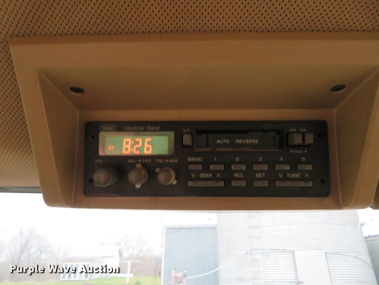 image for item HV9698 1995 John Deere 8100  MFWD tractor