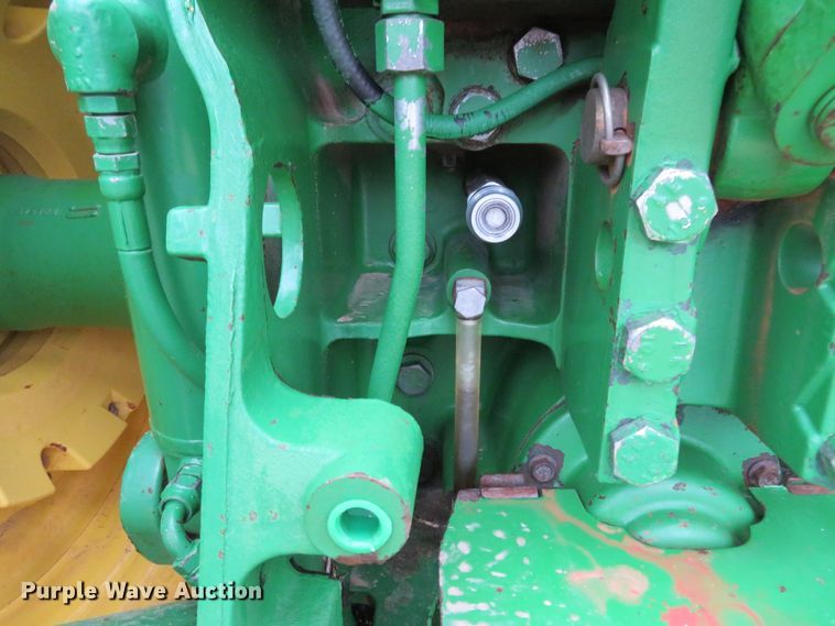 image for item HV9698 1995 John Deere 8100  MFWD tractor