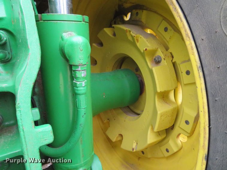 image for item HV9698 1995 John Deere 8100  MFWD tractor