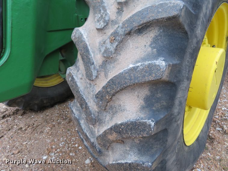 image for item HV9698 1995 John Deere 8100  MFWD tractor