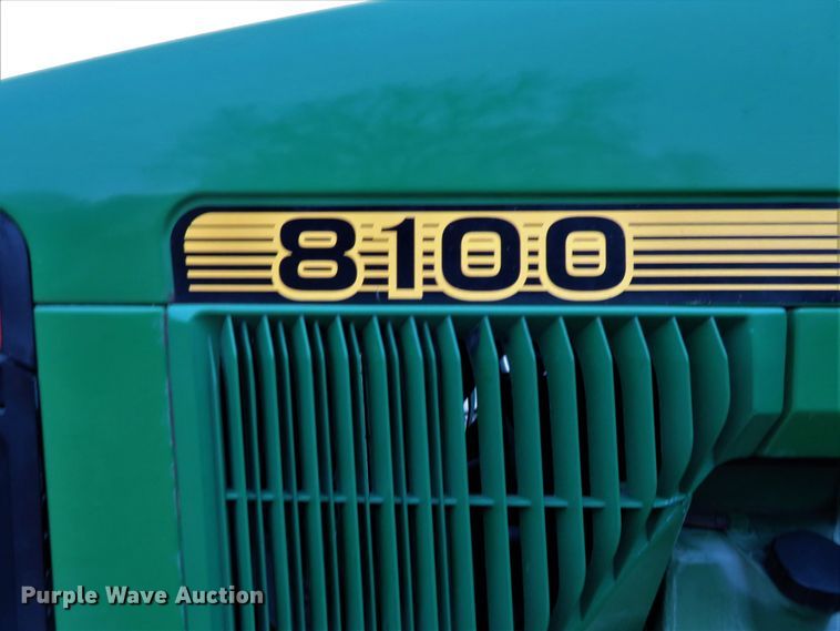 image for item HV9698 1995 John Deere 8100  MFWD tractor